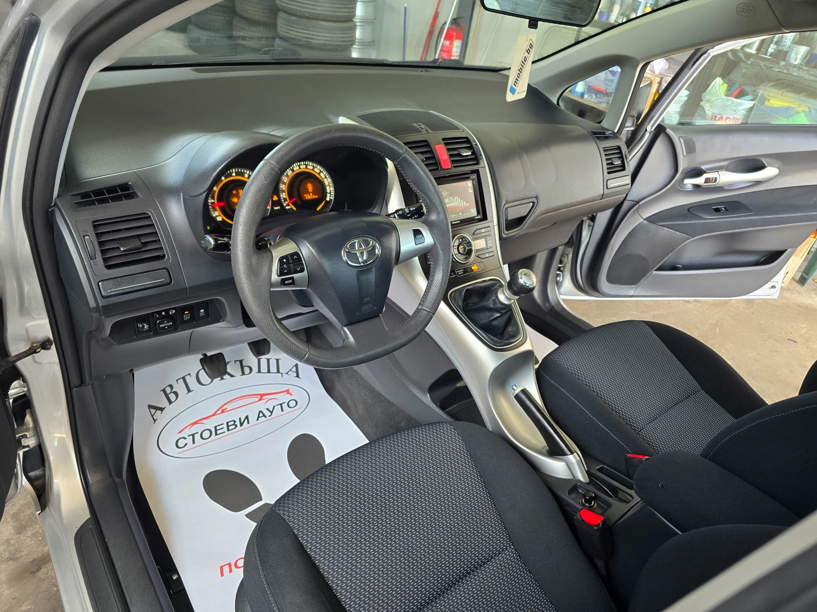 Toyota Auris 1.33* 6ск* фейслифт* нави - изображение 10