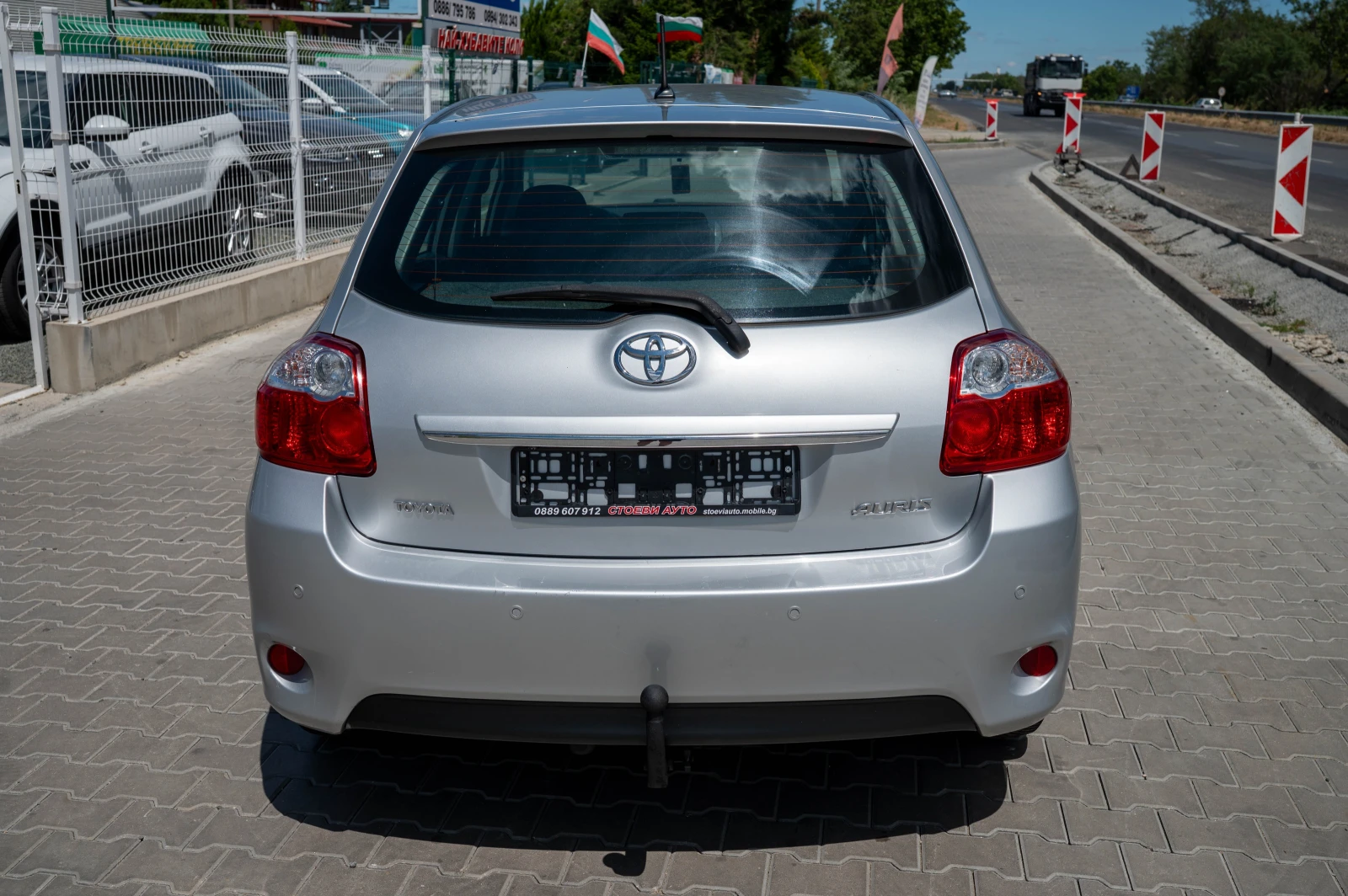 Toyota Auris 1.33* 6ск* фейслифт* нави - изображение 8