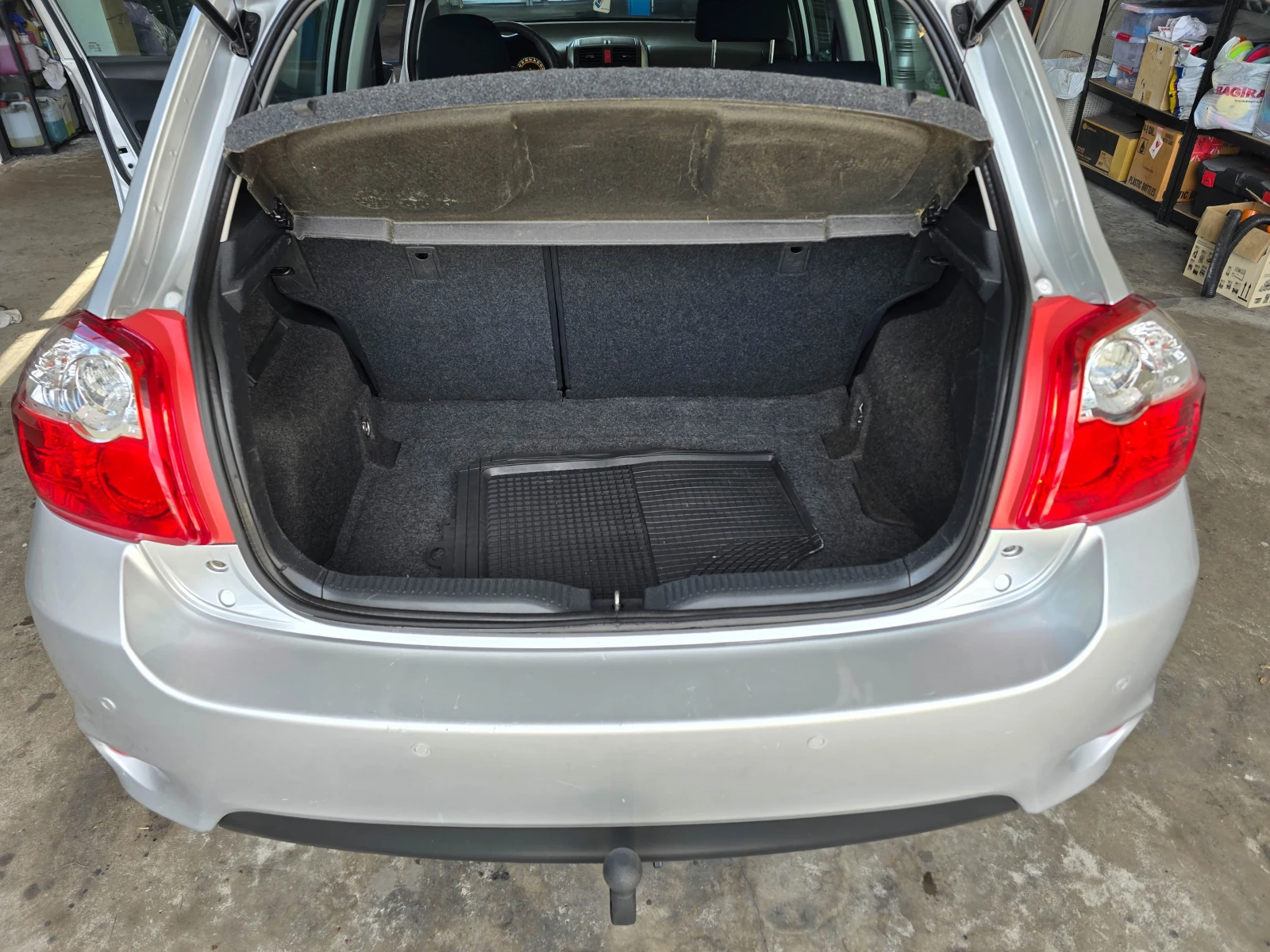 Toyota Auris 1.33* 6ск* фейслифт* нави - изображение 9