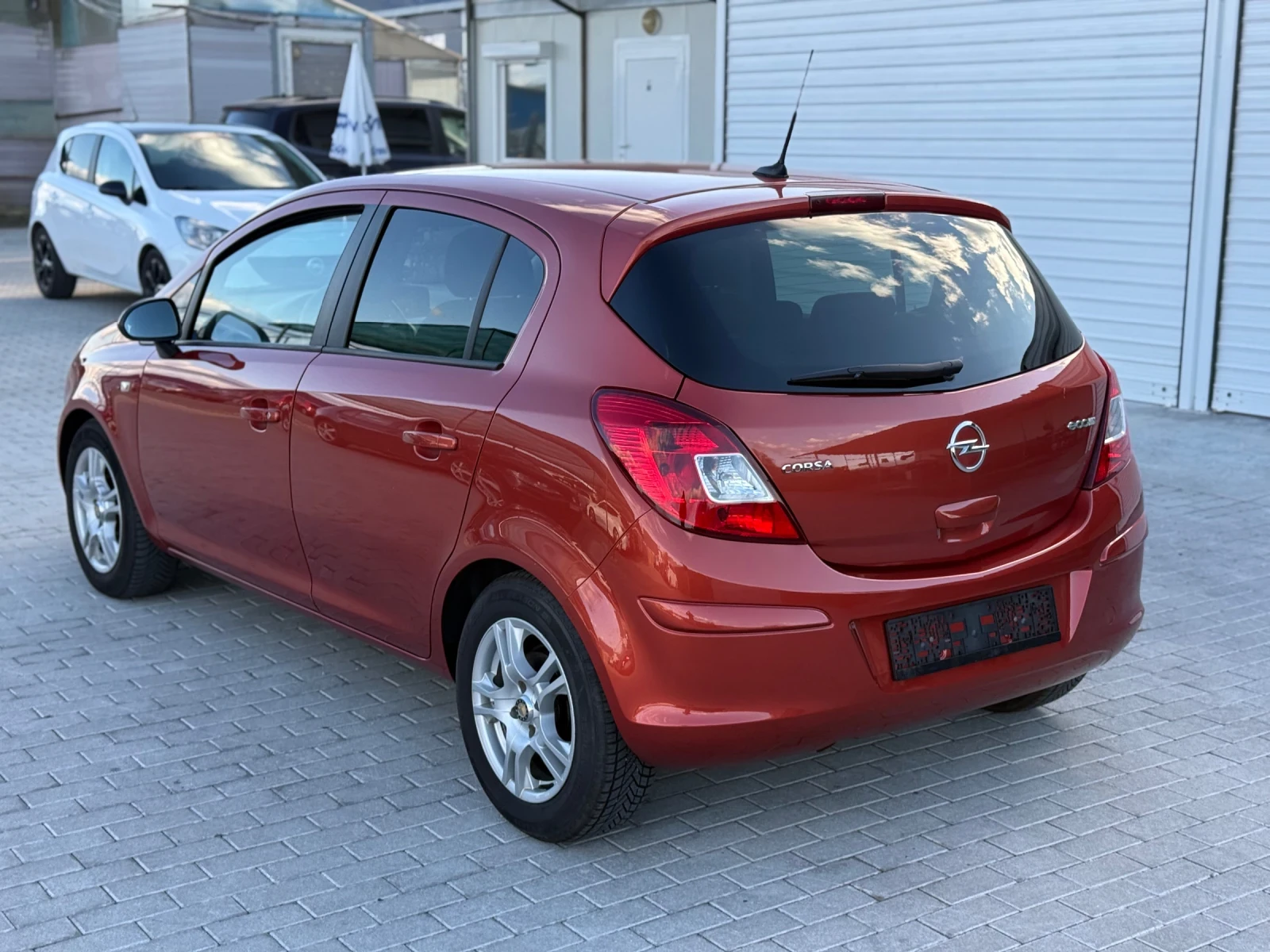 Opel Corsa 1.3d/90hp/NAVI/COSMO/ - изображение 4