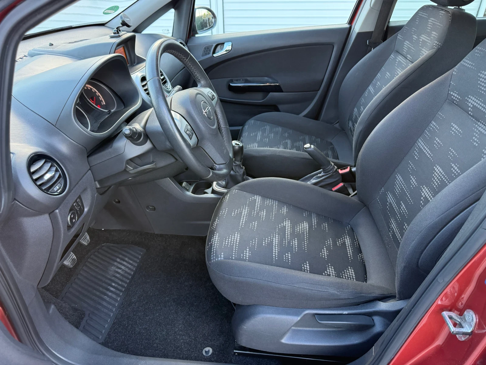 Opel Corsa 1.3d/90hp/NAVI/COSMO/ - изображение 9