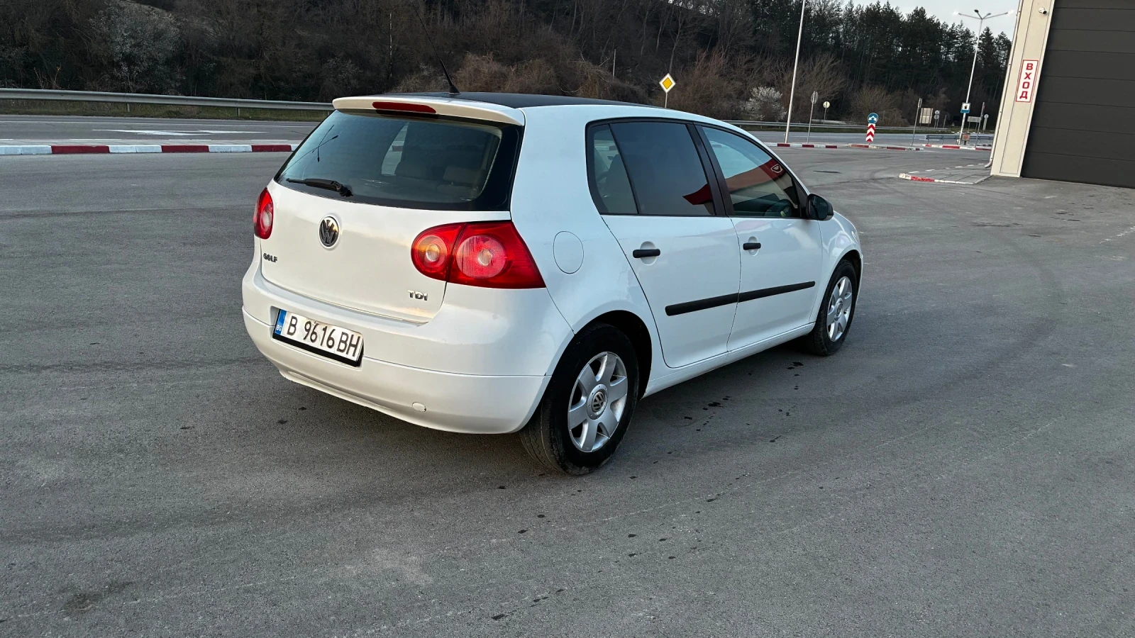 VW Golf 1.9 TDI, снимка 4 - Автомобили и джипове - 53879780
