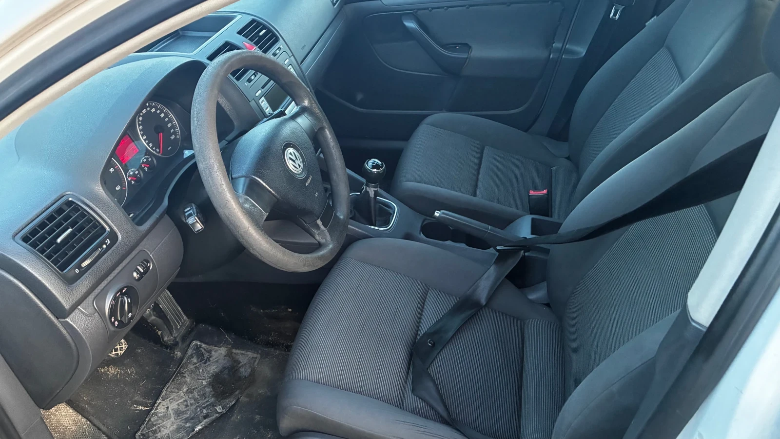 VW Golf 1.9 TDI, снимка 7 - Автомобили и джипове - 53879780