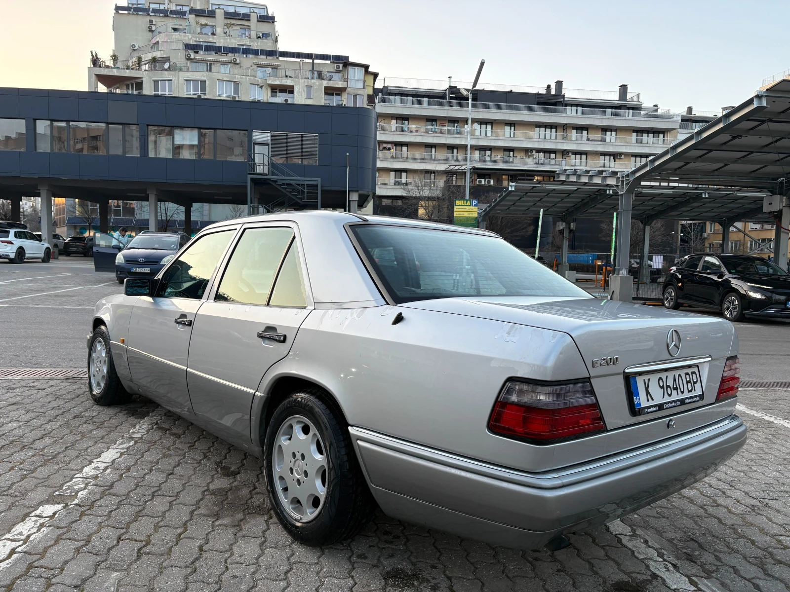 Mercedes-Benz 124 Е200, снимка 6 - Автомобили и джипове - 53927820