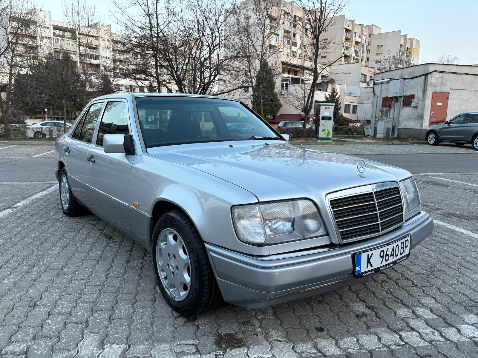 Mercedes-Benz 124 Е200, снимка 3 - Автомобили и джипове - 53927820