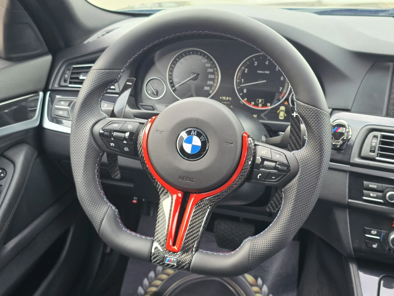 BMW 528 M-PERFORMANCE/3000КУБИКА/АВТОМАТ/ФУЛЛ, снимка 12 - Автомобили и джипове - 54001430