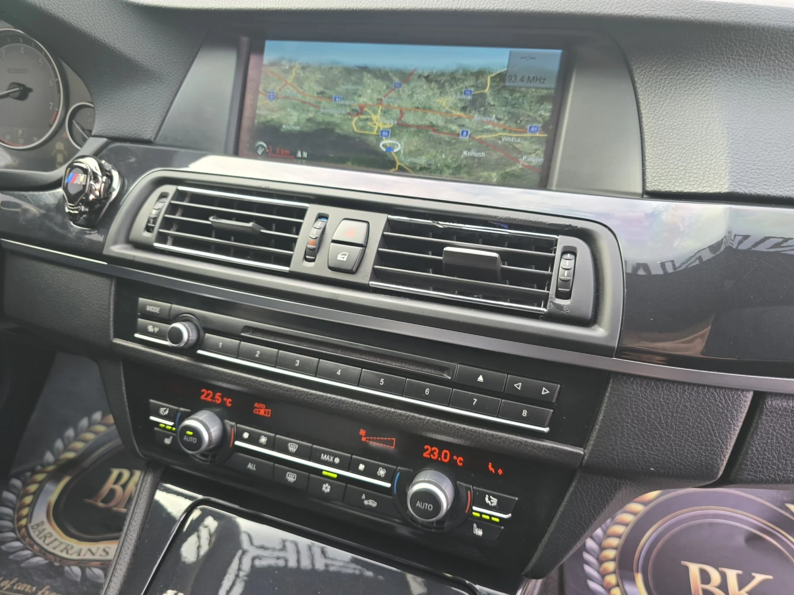 BMW 528 M-PERFORMANCE/3000КУБИКА/АВТОМАТ/ФУЛЛ, снимка 14 - Автомобили и джипове - 54001430