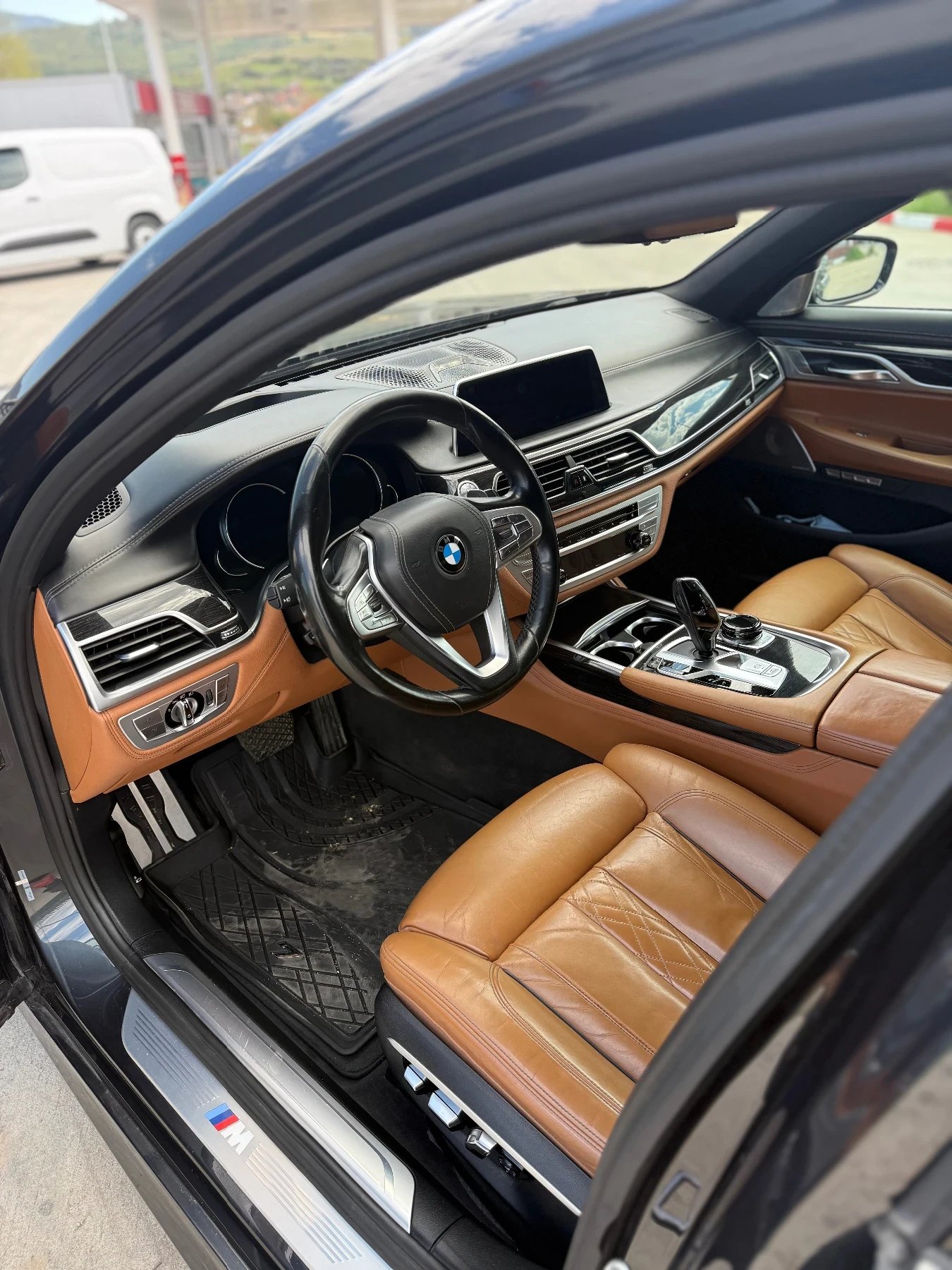 BMW 750 750i xdrive напълно обслужено, снимка 7 - Автомобили и джипове - 54341746