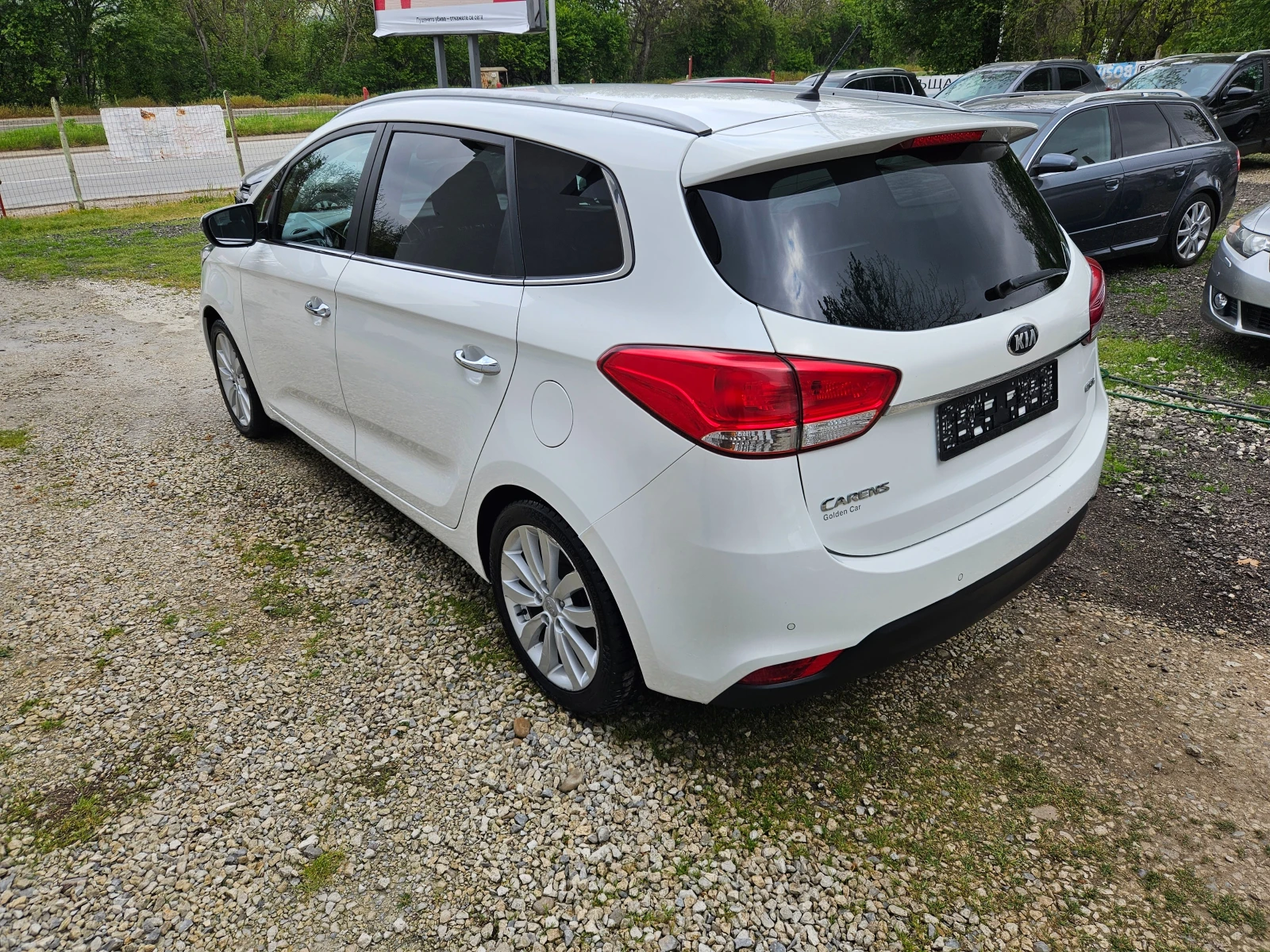 Kia Carens 1.7CRDi 116kc, снимка 6 - Автомобили и джипове - 54525385