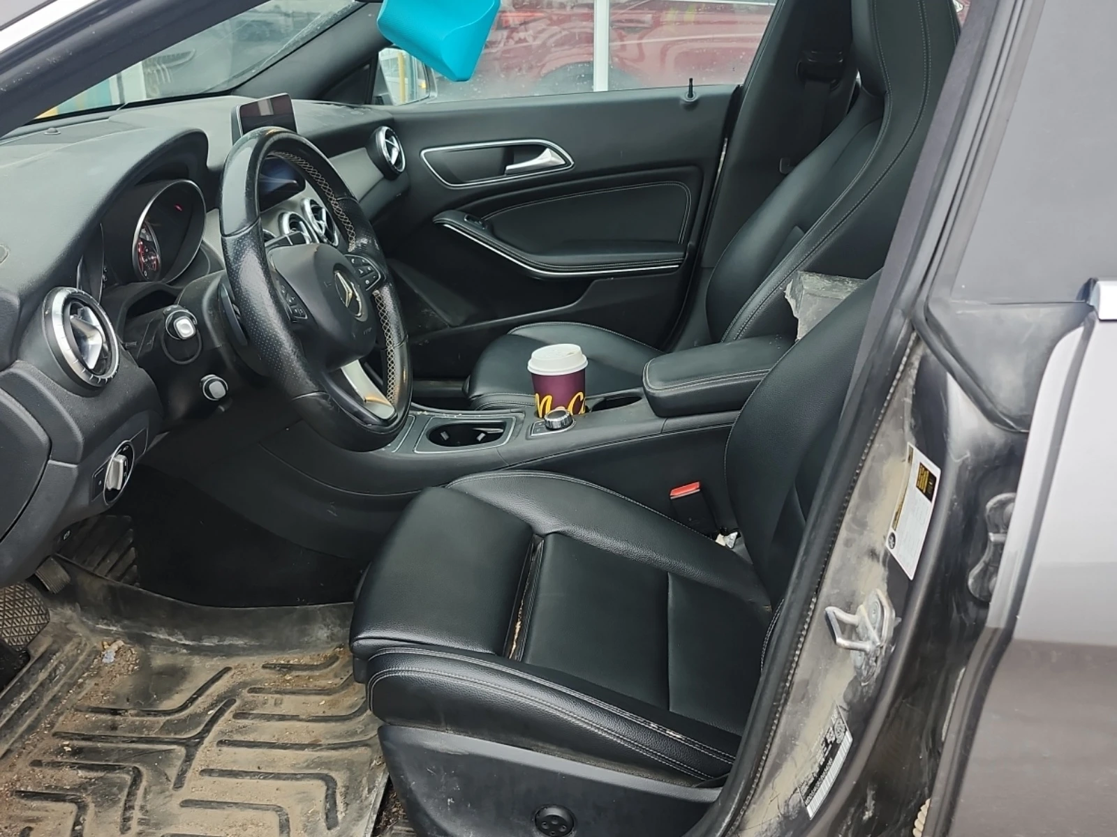 Mercedes-Benz CLA 250 * * CARFAX * * АВТО КРЕДИТ * * , снимка 4 - Автомобили и джипове - 54646128