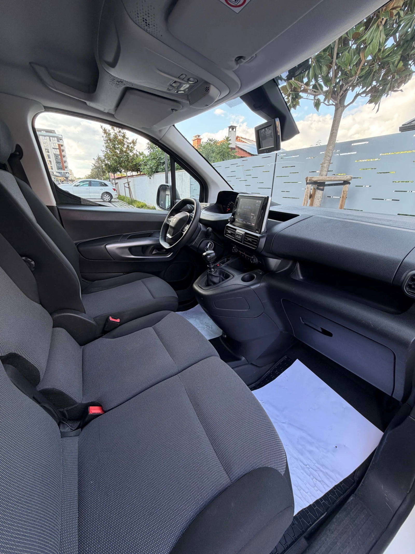 Peugeot Partner 1.5BlueHDI 130k.с. CAMERA NAVI, снимка 11 - Автомобили и джипове - 55533061