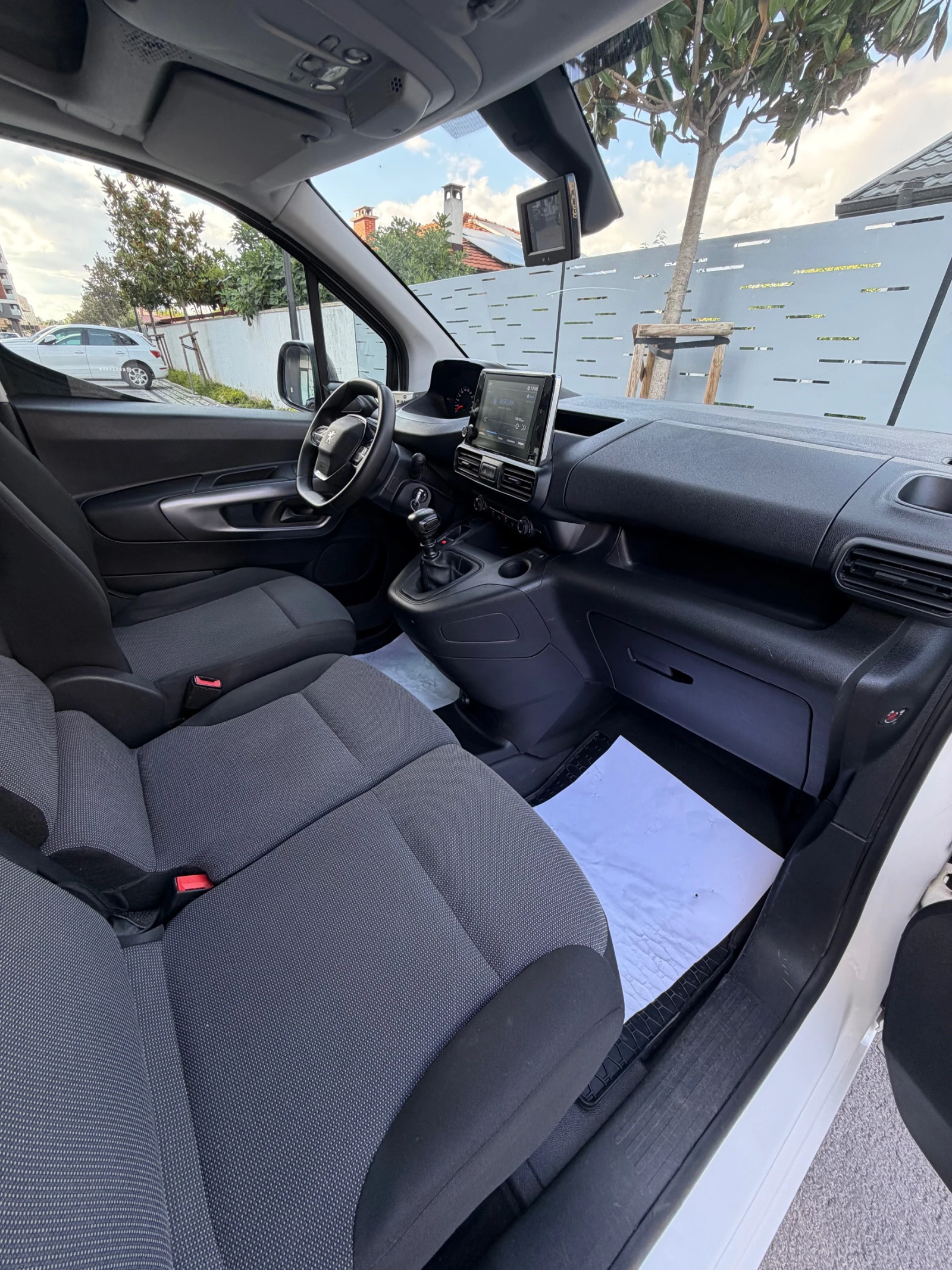 Peugeot Partner 1.5BlueHDI 130k.с. CAMERA NAVI, снимка 10 - Автомобили и джипове - 55533061