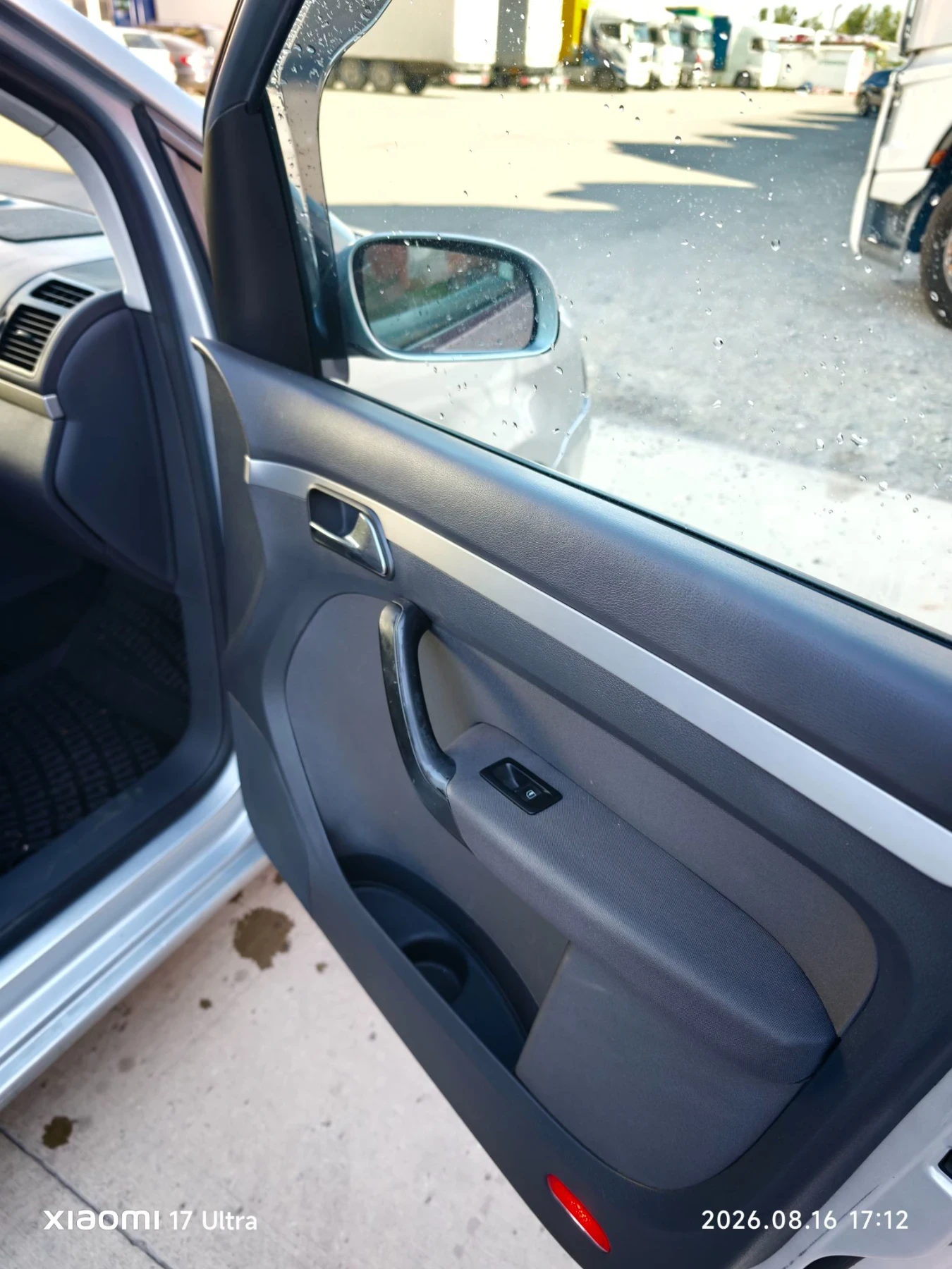 VW Touran, снимка 11 - Автомобили и джипове - 55682228