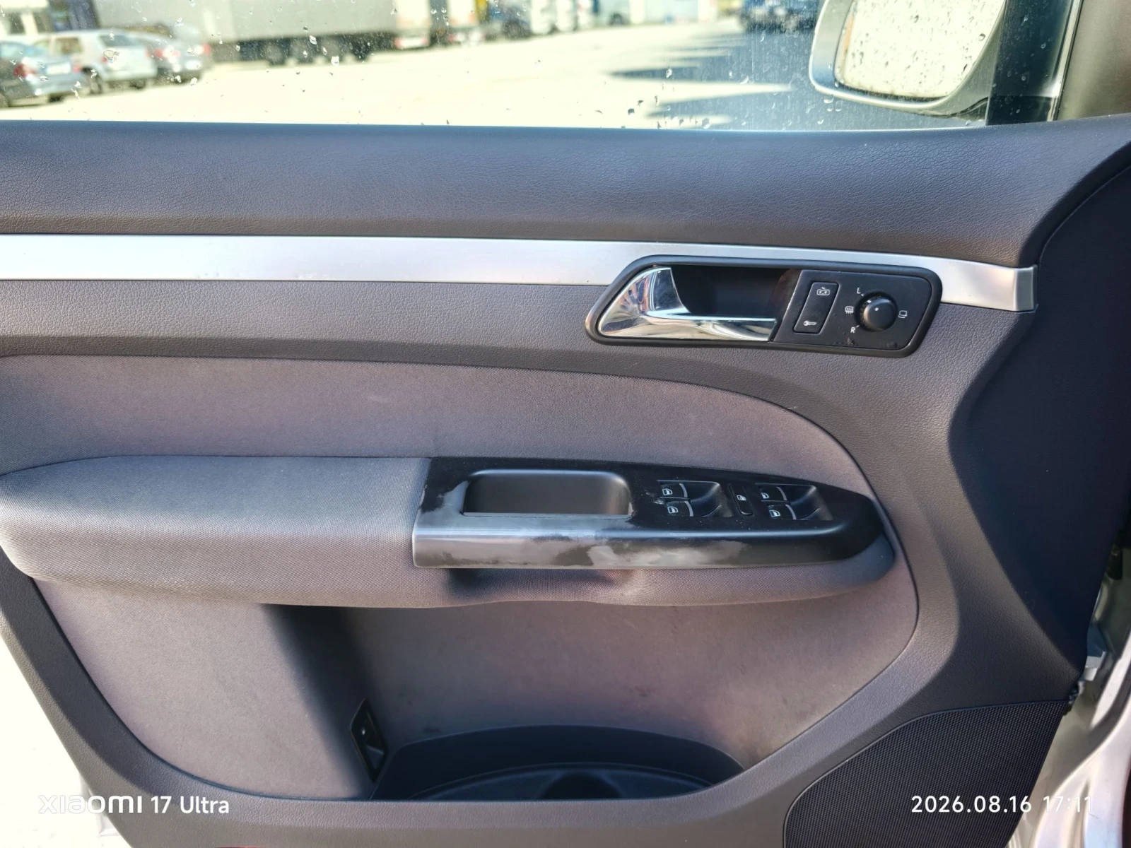 VW Touran, снимка 9 - Автомобили и джипове - 55682228