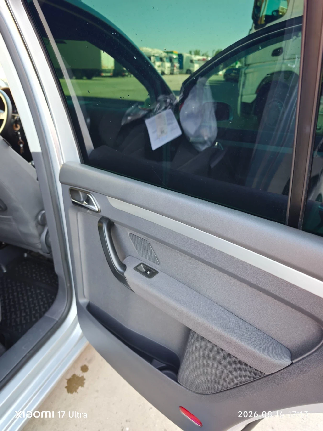 VW Touran, снимка 10 - Автомобили и джипове - 55682228