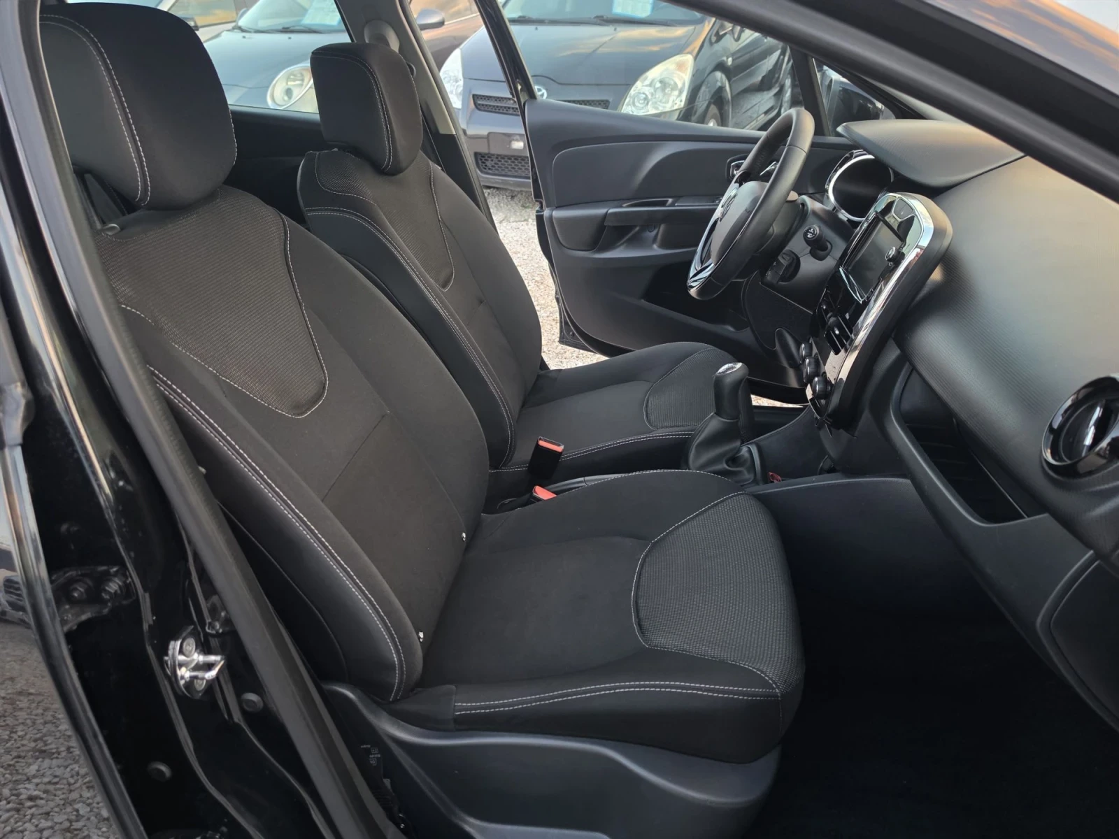 Renault Clio 1.5 dci, снимка 15 - Автомобили и джипове - 55957813