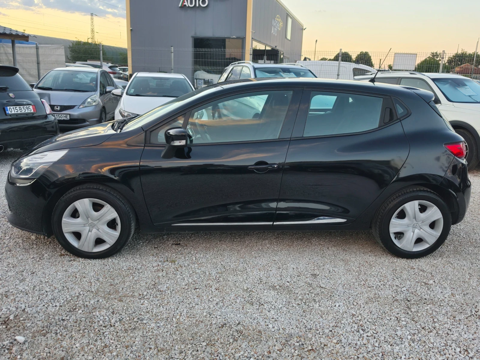 Renault Clio 1.5 dci, снимка 9 - Автомобили и джипове - 55957813