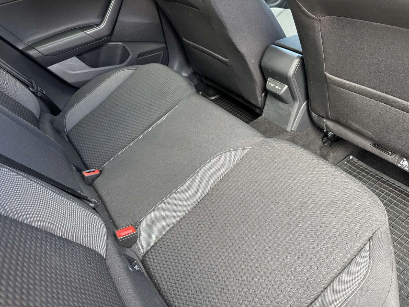 VW Taigo, снимка 10 - Автомобили и джипове - 56216339