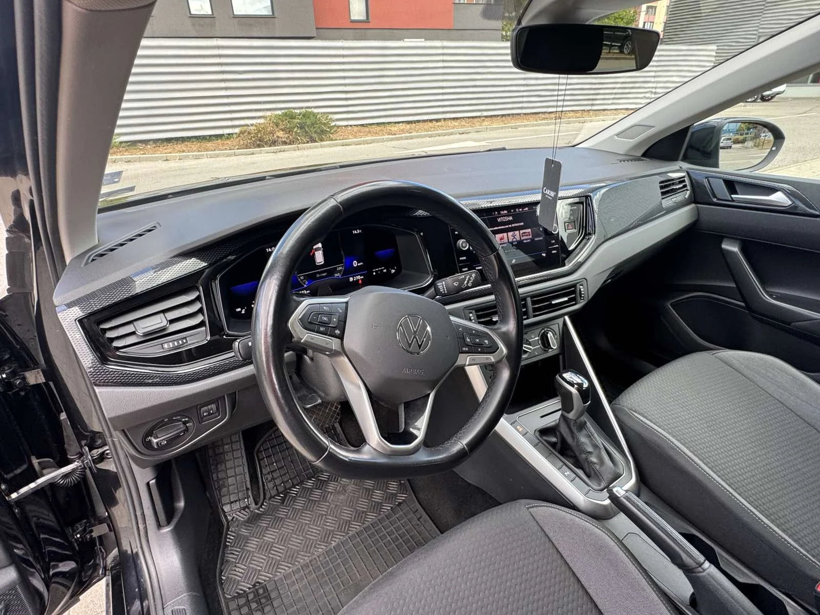 VW Taigo, снимка 13 - Автомобили и джипове - 56216339
