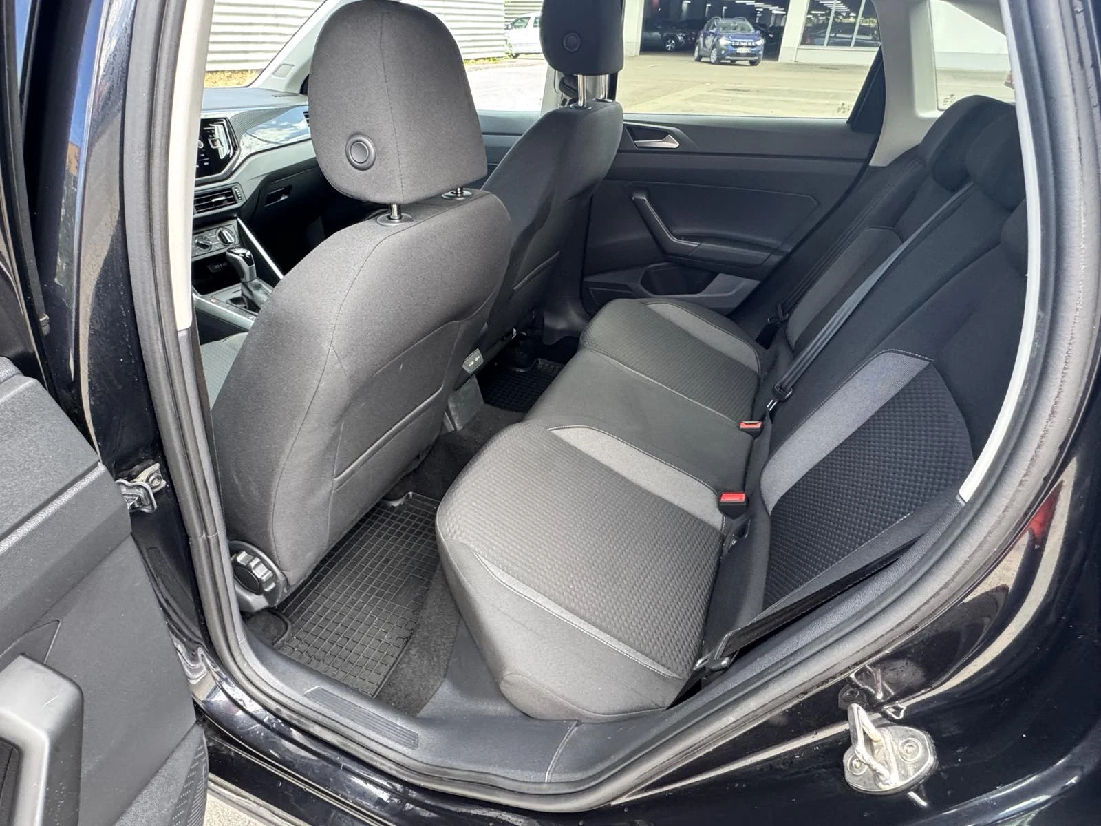 VW Taigo, снимка 11 - Автомобили и джипове - 56216339