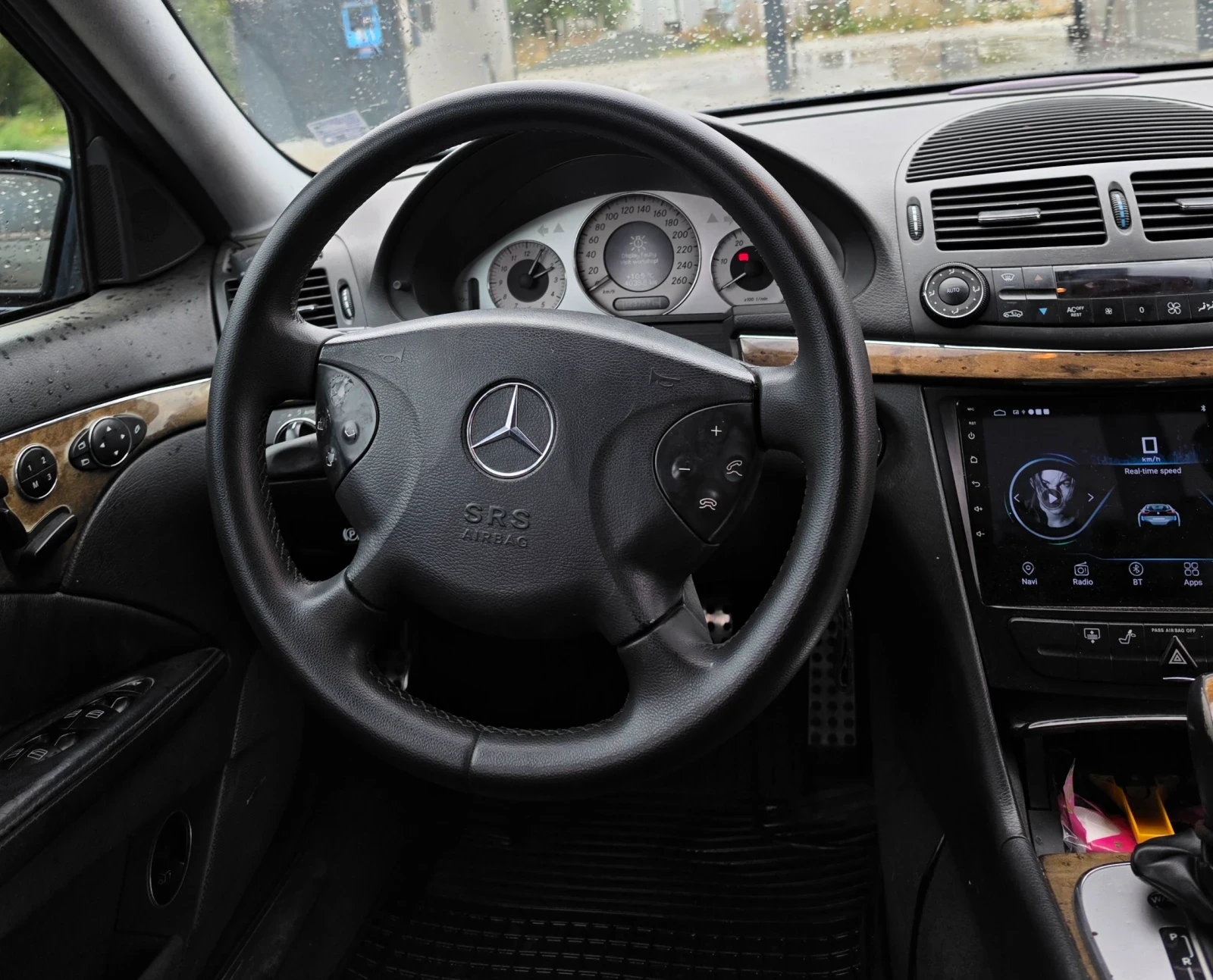 Mercedes-Benz E 220, снимка 5 - Автомобили и джипове - 56505814