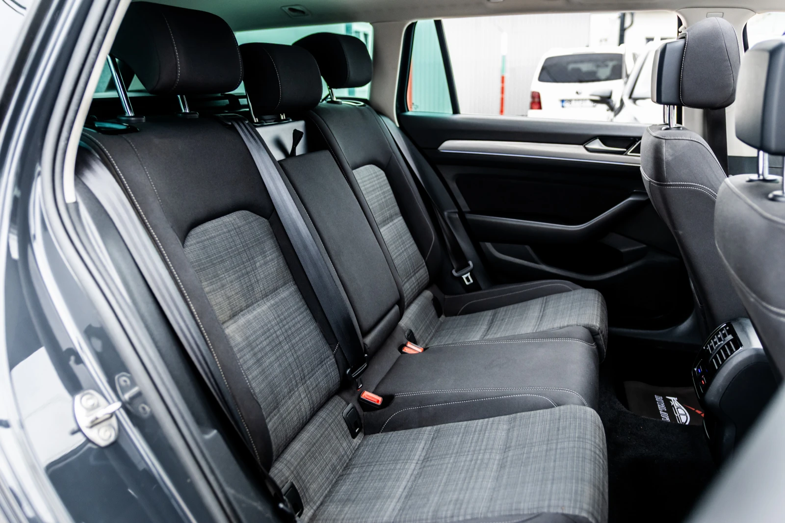 VW Passat 2.0TDI::Elegance::DSG::Facelift, снимка 14 - Автомобили и джипове - 56572374