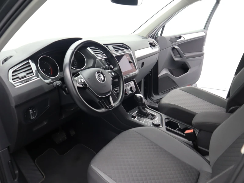 VW Tiguan, снимка 10 - Автомобили и джипове - 47439317