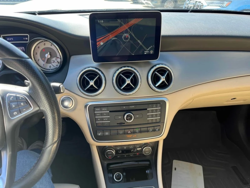 Mercedes-Benz GLA 250 * CARFAX * БЕЗ ПЪРВОНАЧАЛНА ВНОСКА, снимка 9 - Автомобили и джипове - 52681385