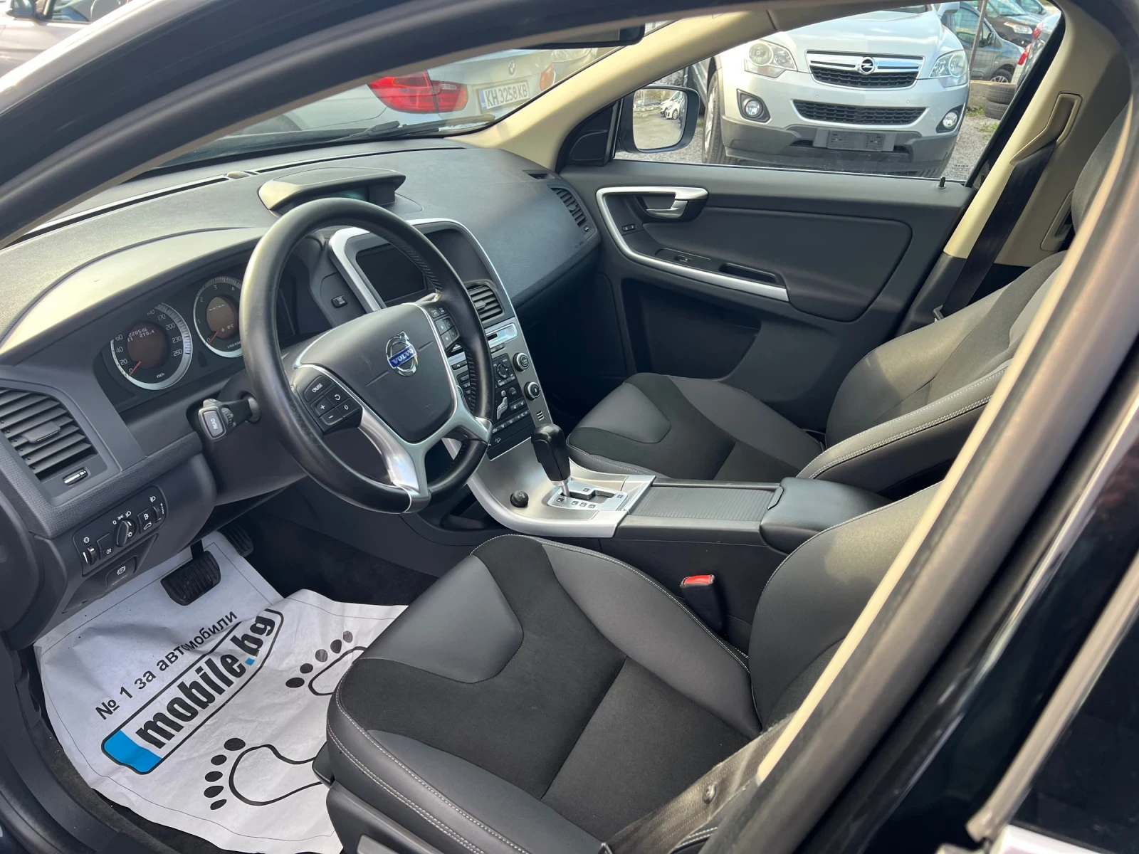 Volvo XC60 2.4D5 AWD - изображение 7