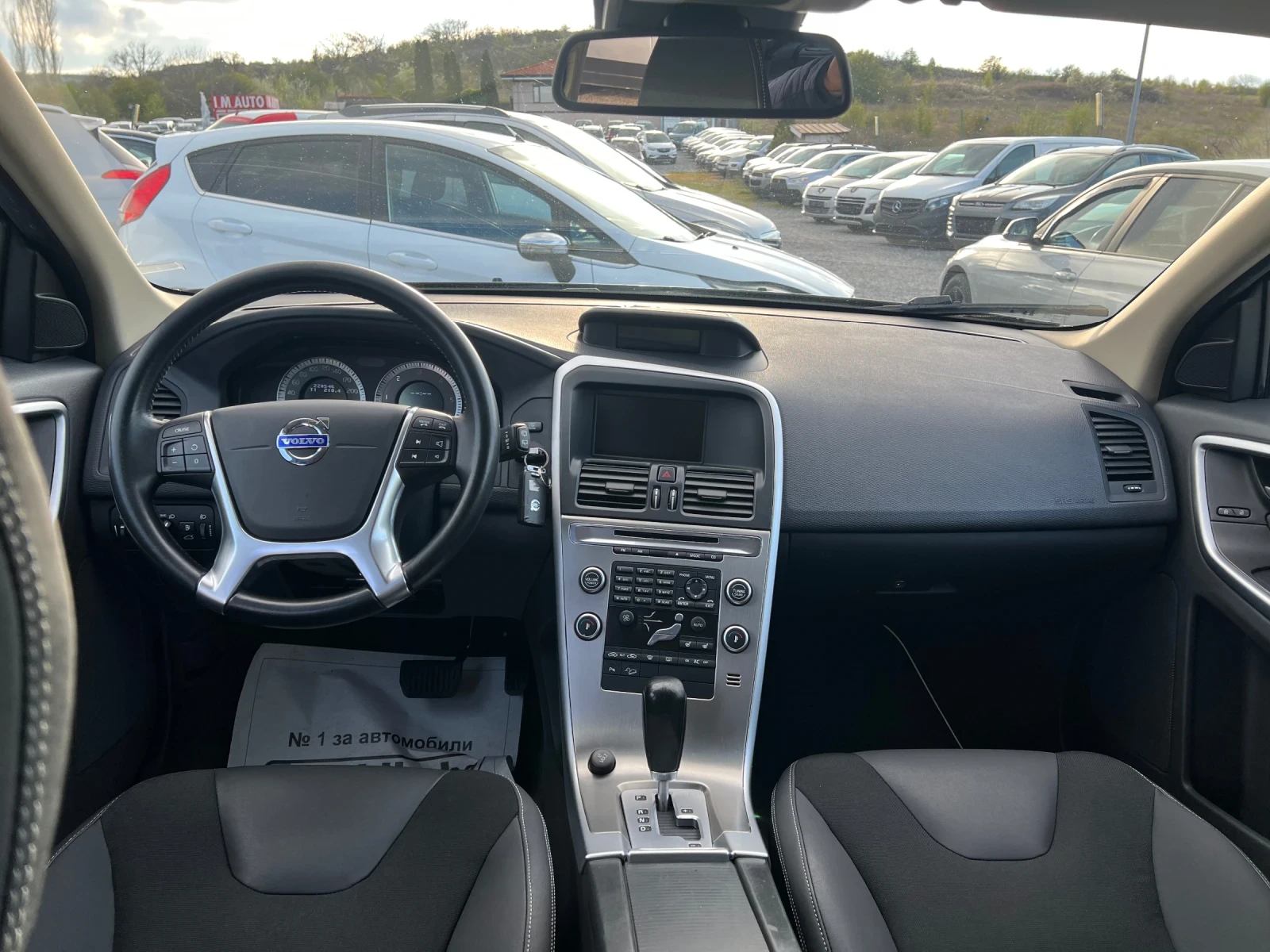 Volvo XC60 2.4D5 AWD - изображение 8