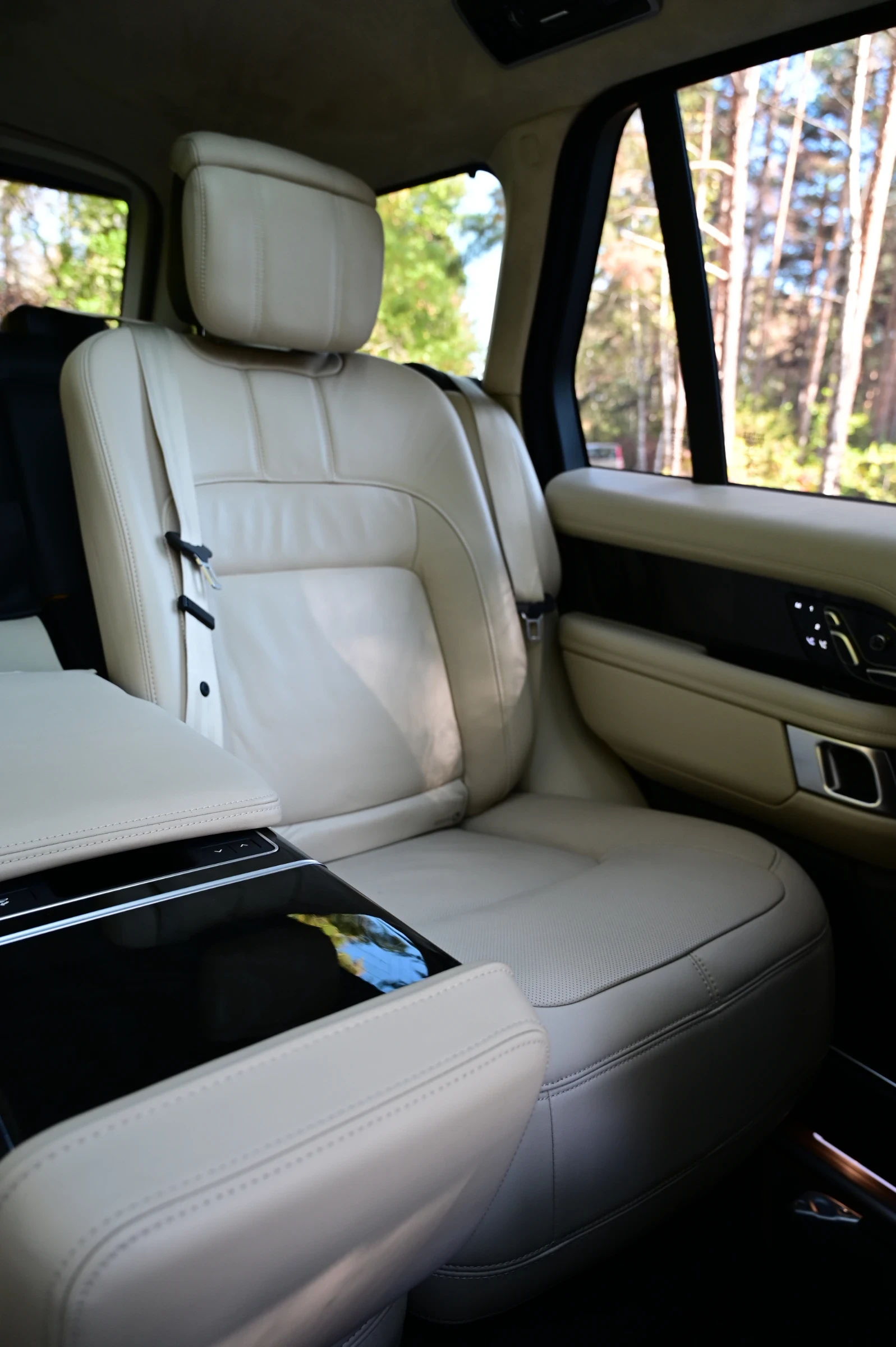 Land Rover Range rover Autobiography 3.0d 275HP Black Edition Matrix Pano, снимка 15 - Автомобили и джипове - 54625798