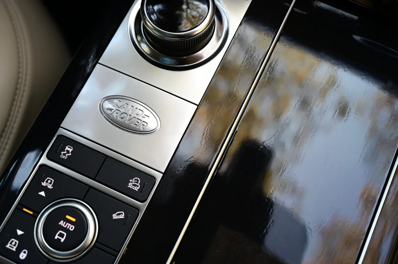 Land Rover Range rover Autobiography 3.0d 275HP Black Edition Matrix Pano, снимка 11 - Автомобили и джипове - 54625798