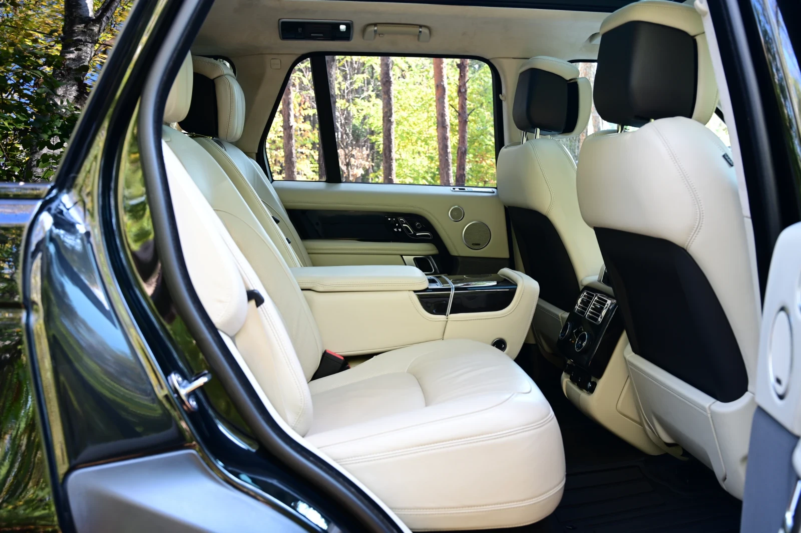 Land Rover Range rover Autobiography 3.0d 275HP Black Edition Matrix Pano, снимка 16 - Автомобили и джипове - 54625798