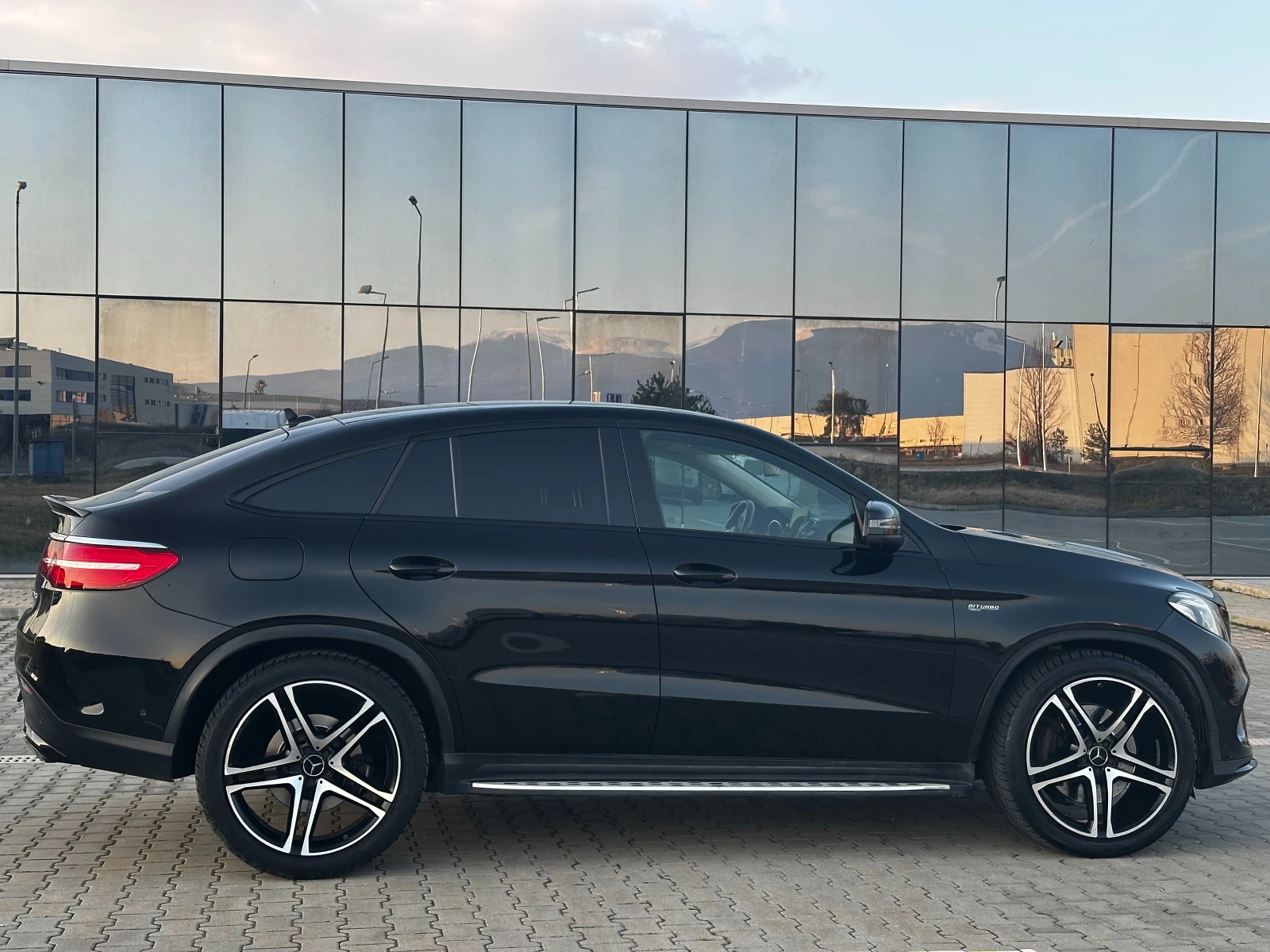 Mercedes-Benz GLE 43 AMG 4MATIC Coupé Night Package/ 360CAM/ ВС.ЕКСТРИ, снимка 4 - Автомобили и джипове - 54017686