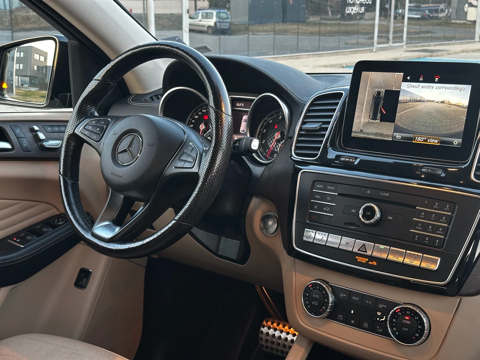 Mercedes-Benz GLE 43 AMG 4MATIC Coupé Night Package/ 360CAM/ ВС.ЕКСТРИ, снимка 10 - Автомобили и джипове - 54017686