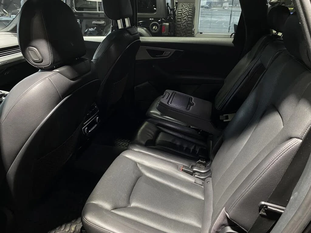 Audi Q7 TECHNIK* BOSE* 360 КАМЕРИ* ПОДГРЕВ* ДИГИТАЛНО ТАБЛ, снимка 12 - Автомобили и джипове - 54429457