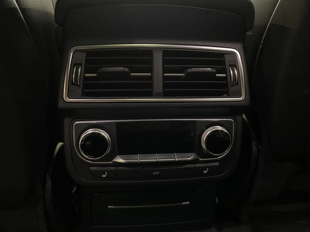 Audi Q7 TECHNIK* BOSE* 360 КАМЕРИ* ПОДГРЕВ* ДИГИТАЛНО ТАБЛ, снимка 13 - Автомобили и джипове - 54429457