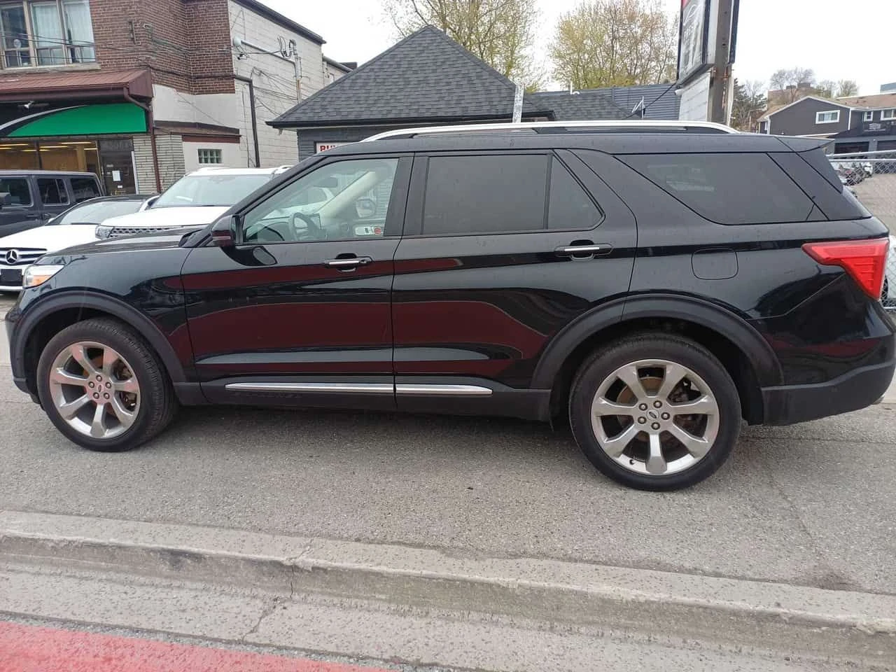Ford Explorer Platinum| DISTR| 360| ПОДГРЕВИ| ОБДУХВАНЕ| CARFAX, снимка 3 - Автомобили и джипове - 54643326