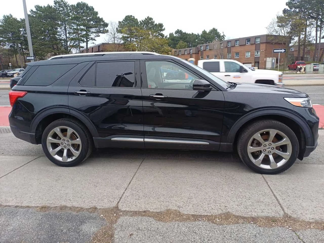 Ford Explorer Platinum| DISTR| 360| ПОДГРЕВИ| ОБДУХВАНЕ| CARFAX, снимка 5 - Автомобили и джипове - 54643326