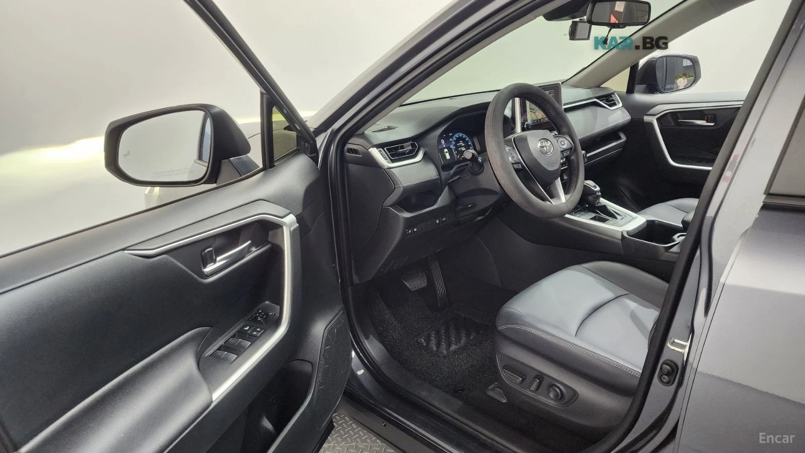 Toyota Rav4 DIGITAL* КОЖА* ПОДГРЕВ* КАМЕРА* ПАНО* ДВА КЛЮЧА, снимка 10 - Автомобили и джипове - 55118198