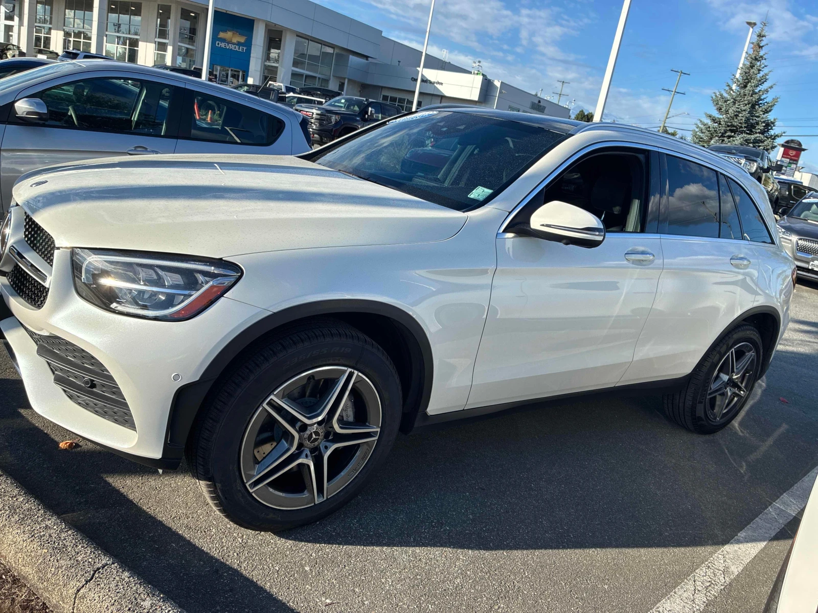 Mercedes-Benz GLC 300 4MATIC | CARFAX | АВТОФИНАНСИРАНЕ, снимка 3 - Автомобили и джипове - 56076131