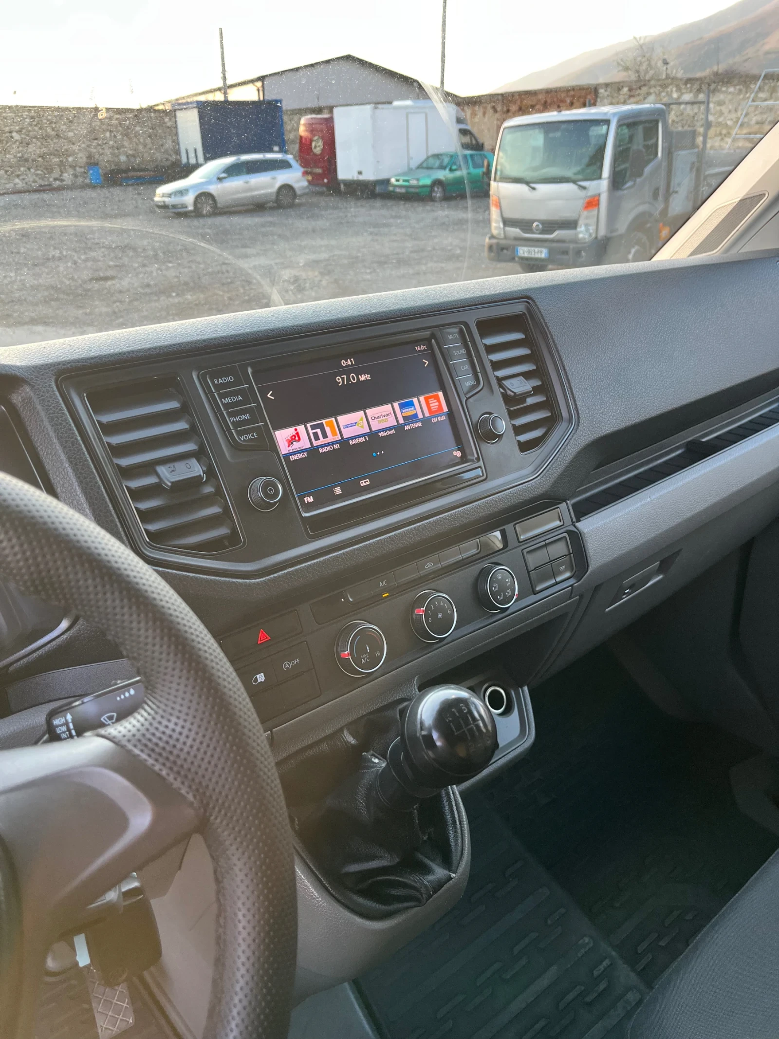 VW Crafter 2.0 TDI XXL, снимка 16 - Бусове и автобуси - 53988315