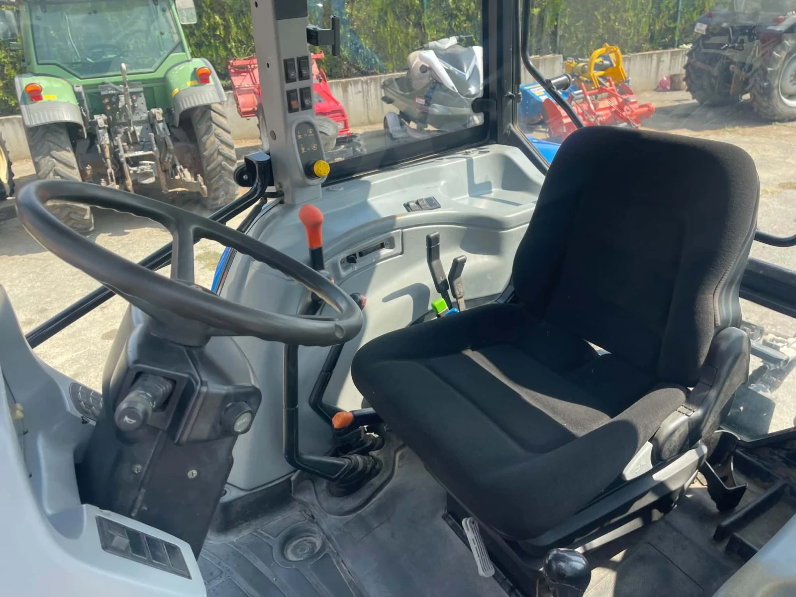 Трактор New Holland T5060, снимка 8 - Селскостопанска техника - 55946795