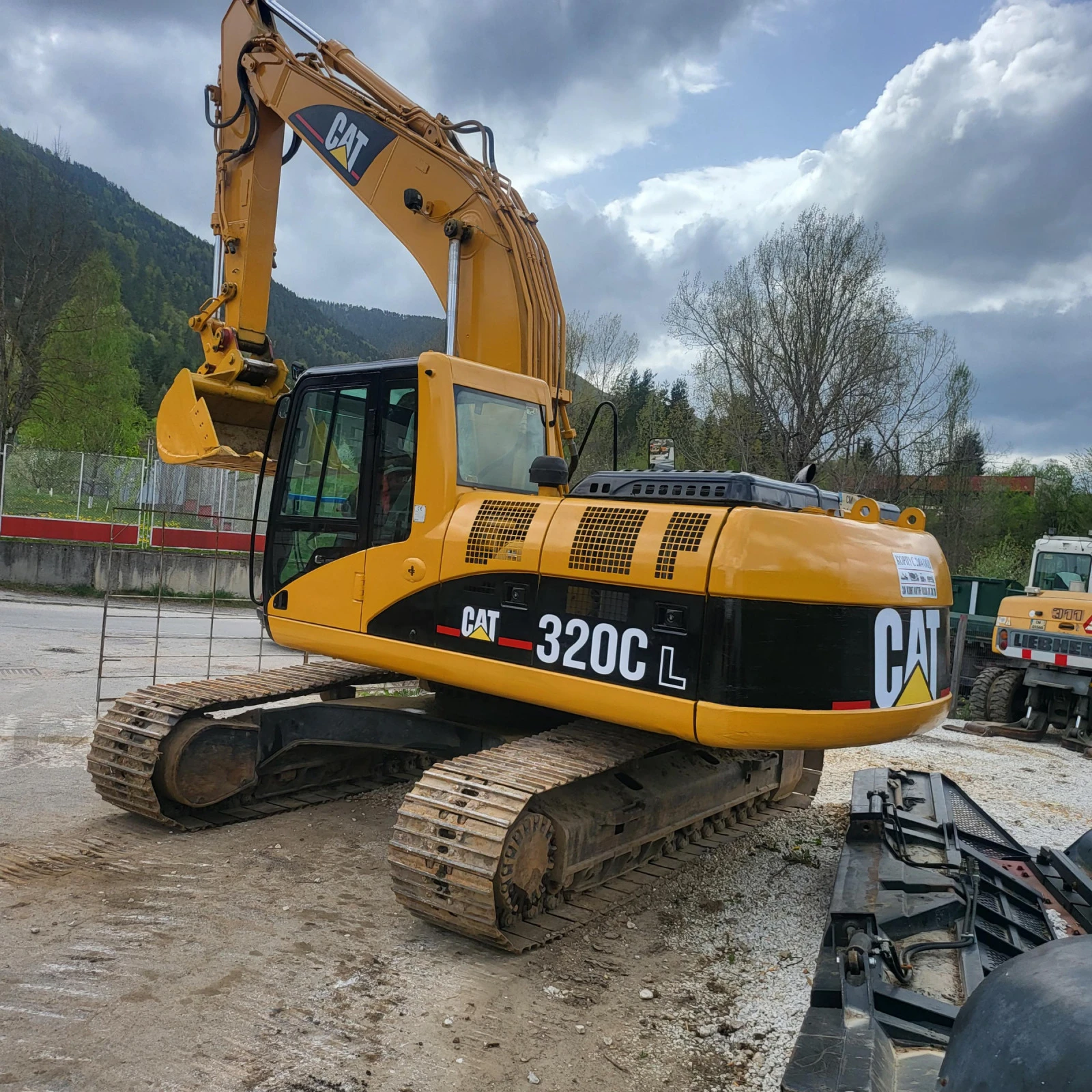 Багер Caterpillar 320CL - изображение 3