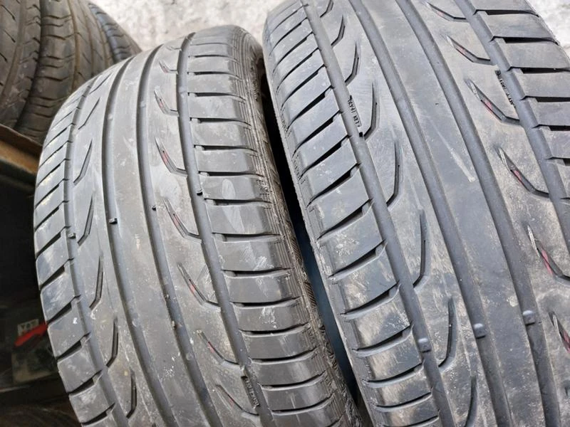 Гуми Летни 235/45R19, снимка 2 - Гуми и джанти - 36287849