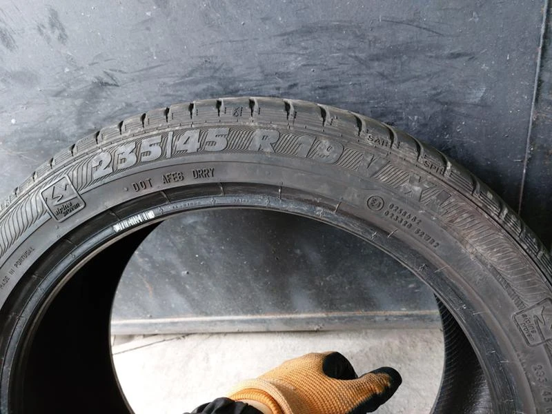 Гуми Летни 235/45R19, снимка 8 - Гуми и джанти - 36287849