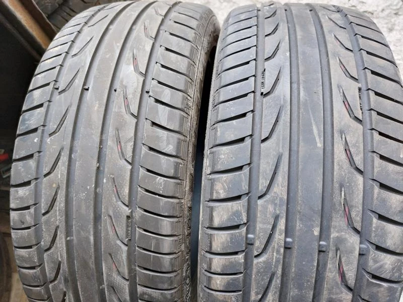 Гуми Летни 235/45R19, снимка 1 - Гуми и джанти - 36287849