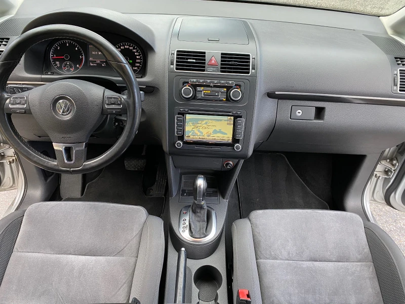 VW Touran 2.0TDI* DSG6* NAVI* ITA* 185км. РЕАЛНИ!, снимка 9 - Автомобили и джипове - 39475235