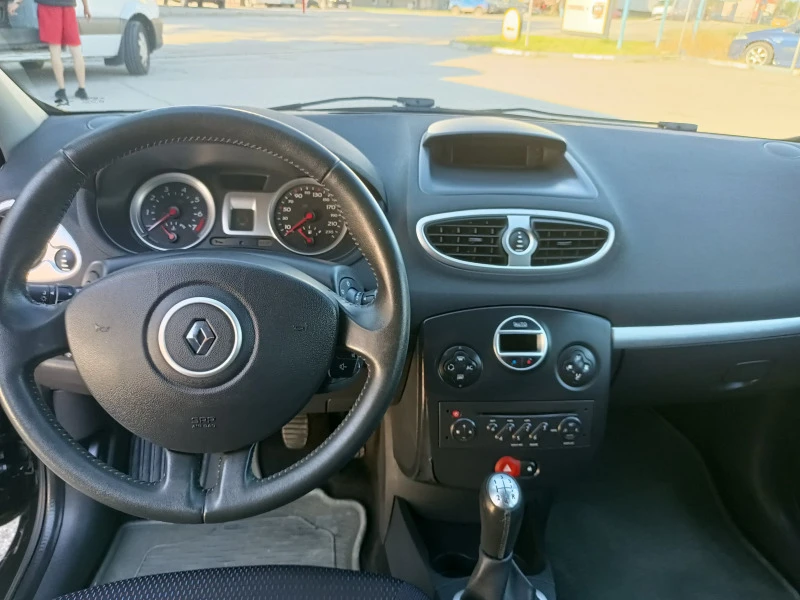 Renault Clio 1.2i, снимка 11 - Автомобили и джипове - 46379573