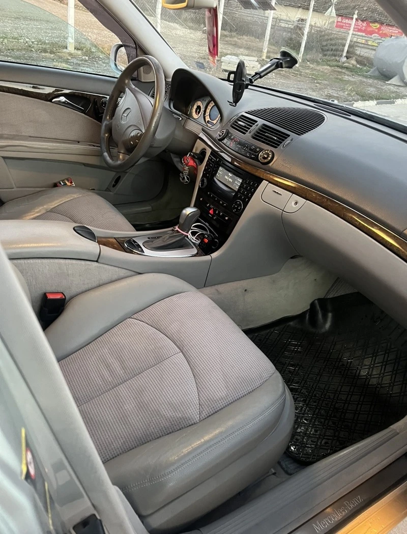 Mercedes-Benz E 320, снимка 6 - Автомобили и джипове - 47488599